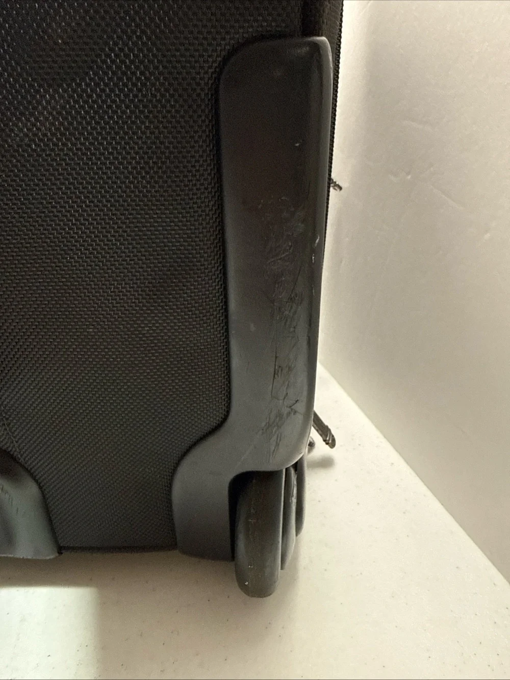 TUMI Alpha Deluxe Wheeled Business Travel Briefcase Carry On Laptop